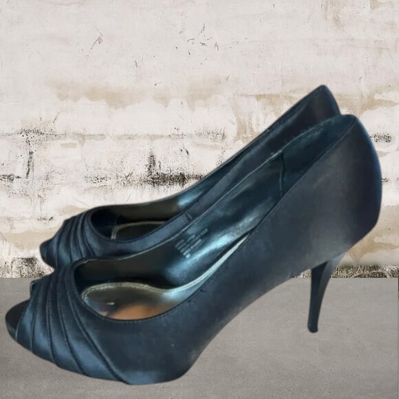 White House Black Market Women's Elegant Black Peep-Toe Heels Size 8 - Picture 2 of 7